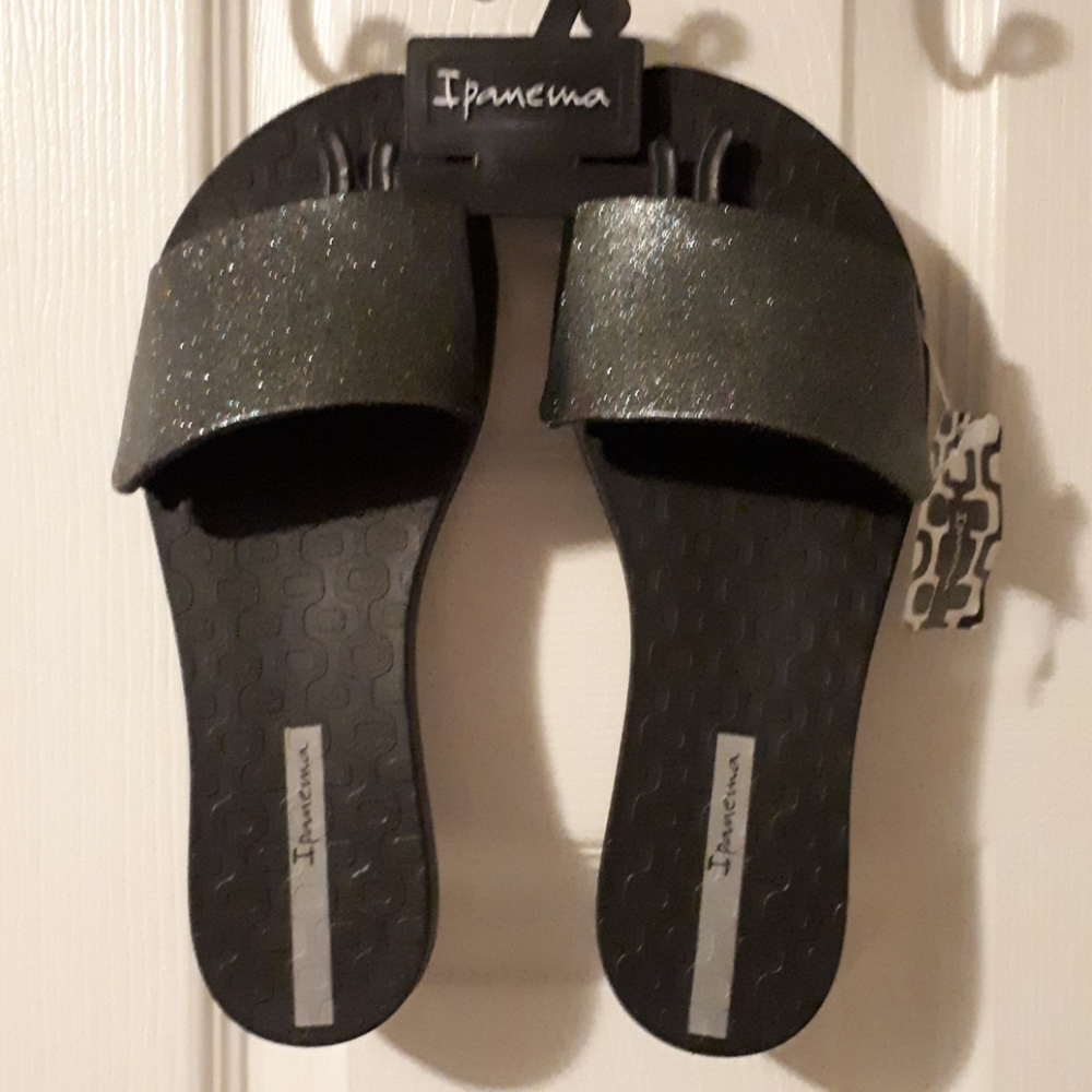 NWT iPanema Slides